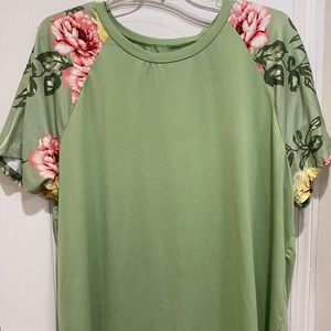 2xl women’s pull over blouse. Only worn two times.